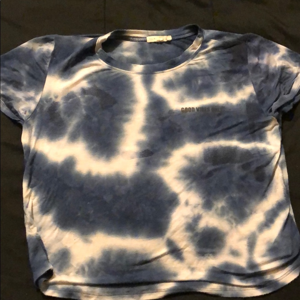 A “good vibes only” tie dye tee